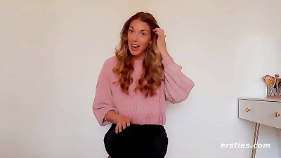 Lana embarks Her Day With a cool fondle