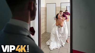 BRIDE4K. Locked wc adventure