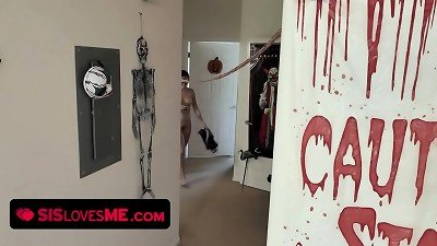 Big DIck Trick Or Treat For Horny Step Sister