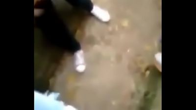 Colombianita loca ense&ntilde;a su donk y vag a hombres desconocidos