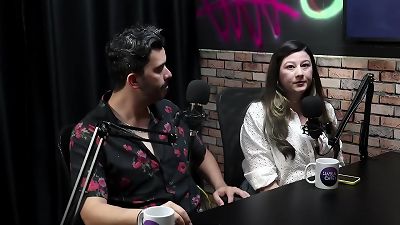 She kept giving it to all his friends, and he confessed that he cheated on her 5x - Bella Mantovani and The animal