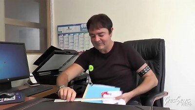 Th&eacute;r&egrave;se, hungry milf, asks for 2 penises to have fun