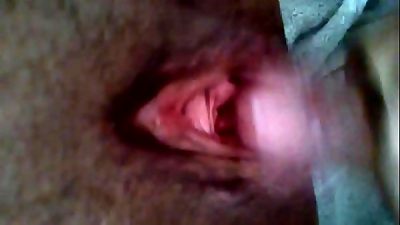 la madre de mi novia jessica se pajea con mi verga hasta venirse couple