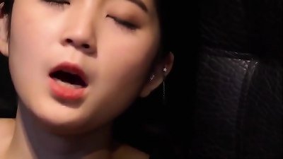 Em g&aacute;i dá»… thÆ°Æ¡ng Ä‘ang xem lovemaking rá»“i thá»§ d&acirc;m th&igrave; bá»‹ anh trai ph&aacute;t hiá»‡n...