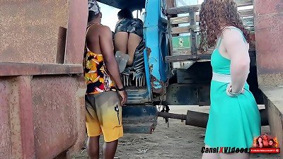 DUAS LESBICAS SAFADINHAS NA OFICINA - GOZEI NELAS