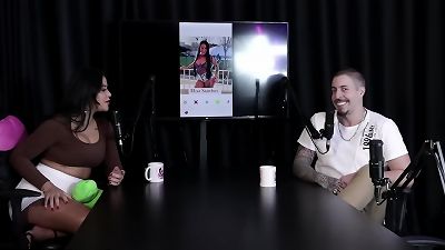 It's regular for an actor to give blowjobs, but he doesn't need to have a gigantic dick, he doesn't like menage, and switch sides gang bangs... - German (SHEER/RED)