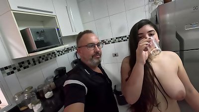 The arrival of the beginner from Curitiba at Ted's new building - Bia Rockefeller