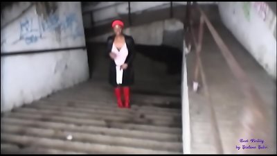 He gets a super-bitch into the car and then screws her in an underpass