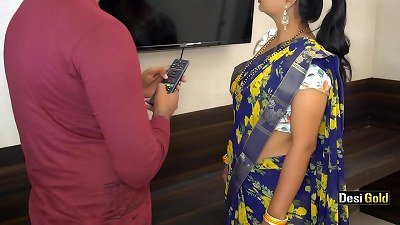 Indian Bhabhi tempts TV Mechanic For romp With Clear Hindi Audio
