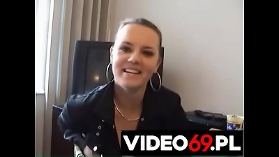 Polskie porno - Na castingu BasieÅ„ka wyczynia cudeÅ„ka